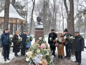 Membrii UPRM depun flori la bustul lui Mihai Eminescu de Ziua Culturii Naționale, 15 ianuarie 2026