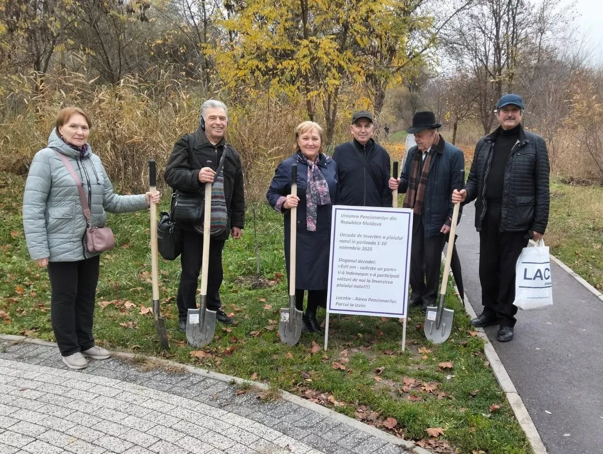Membrii UPRM la campania de plantare Ești Om, sădește un pom în Parcul La Izvor