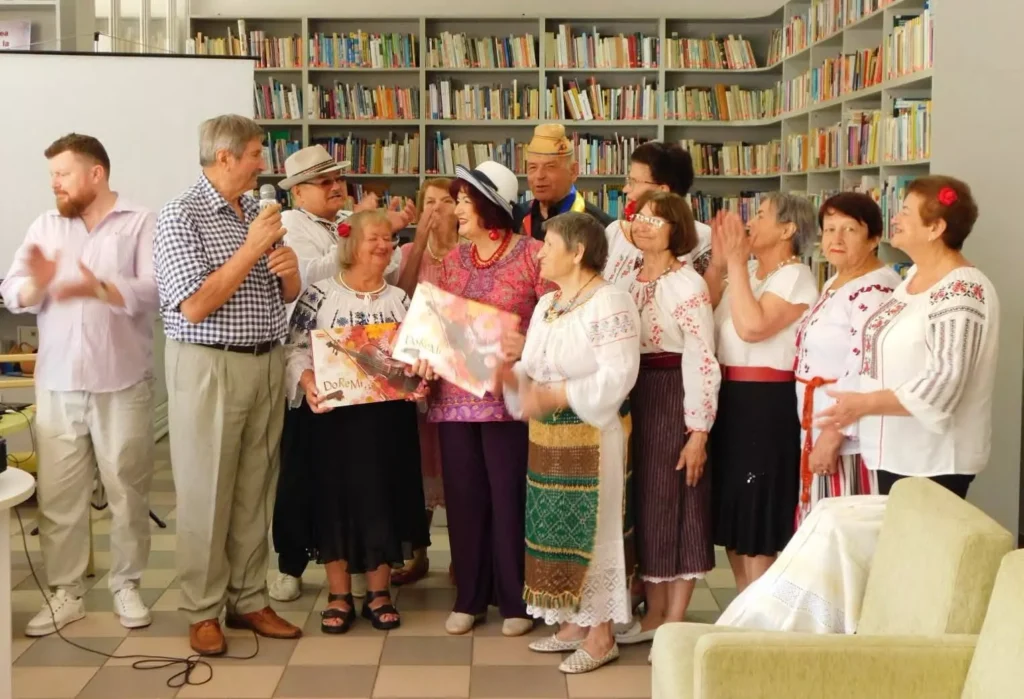Participanți la șezătoarea culturală organizată la Biblioteca Municipală Transilvania din Chișinău