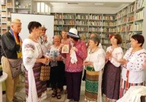Participanți la șezătoarea culturală organizată la Biblioteca Municipală Transilvania din Chișinău