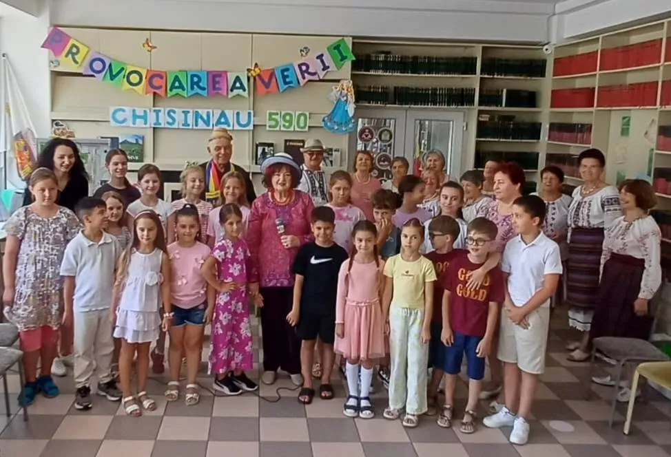 Reprezentanți ai UPRM alături de copii în cadrul programului Provocarea verii la Biblioteca Transilvania